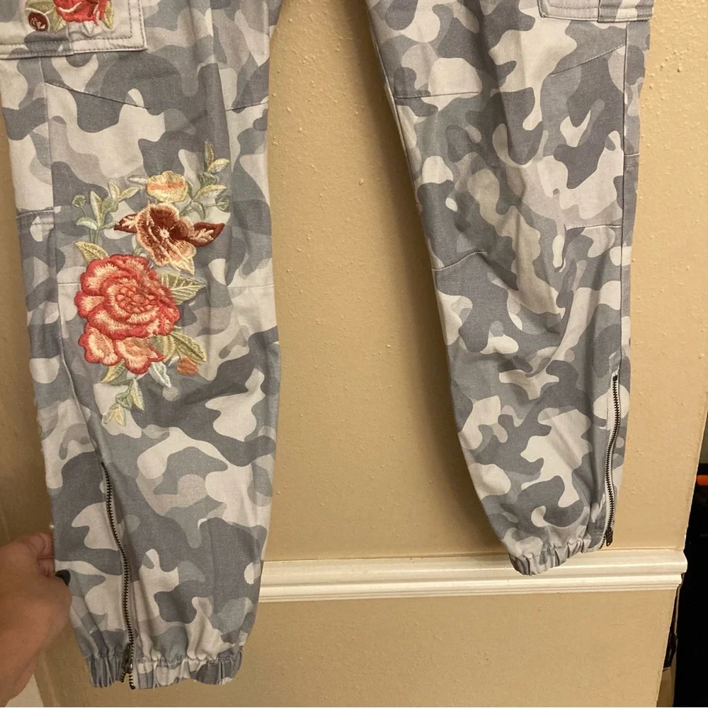 Sundance Gray Camouflage Pants with Floral Detail - Picture 3 of 11